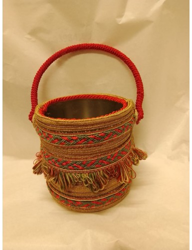 Secchiello con frange Nat 09/23 € 18,00