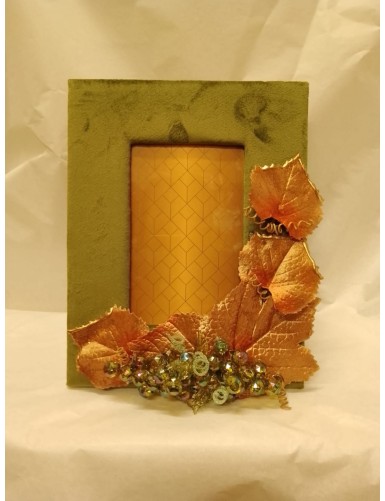 Cornice con uva Nat 02/23 € 18,00