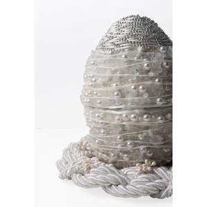 Uovo con cordone, perle e base € 35,00