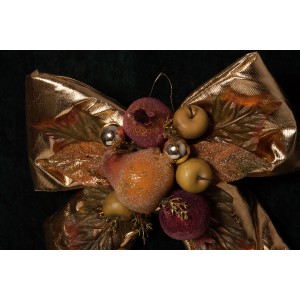 Fiocco di tessuto lamè oro e decorazione frutta  € 18,00